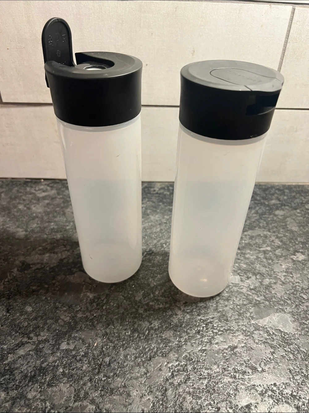 Tupperware Squeeze N Pour  Clear Plastic Shake & Pour Bottle with Black Flip Lid